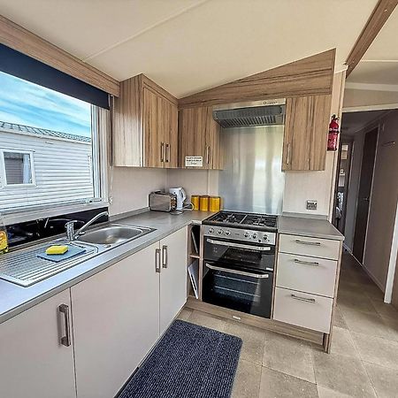 6 Berth Caravan With Decking At Sunnydale Holiday Park Ref 35243Kg Louth (Lincolnshire) Exterior foto