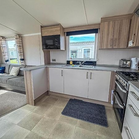 6 Berth Caravan With Decking At Sunnydale Holiday Park Ref 35243Kg Louth (Lincolnshire) Exterior foto