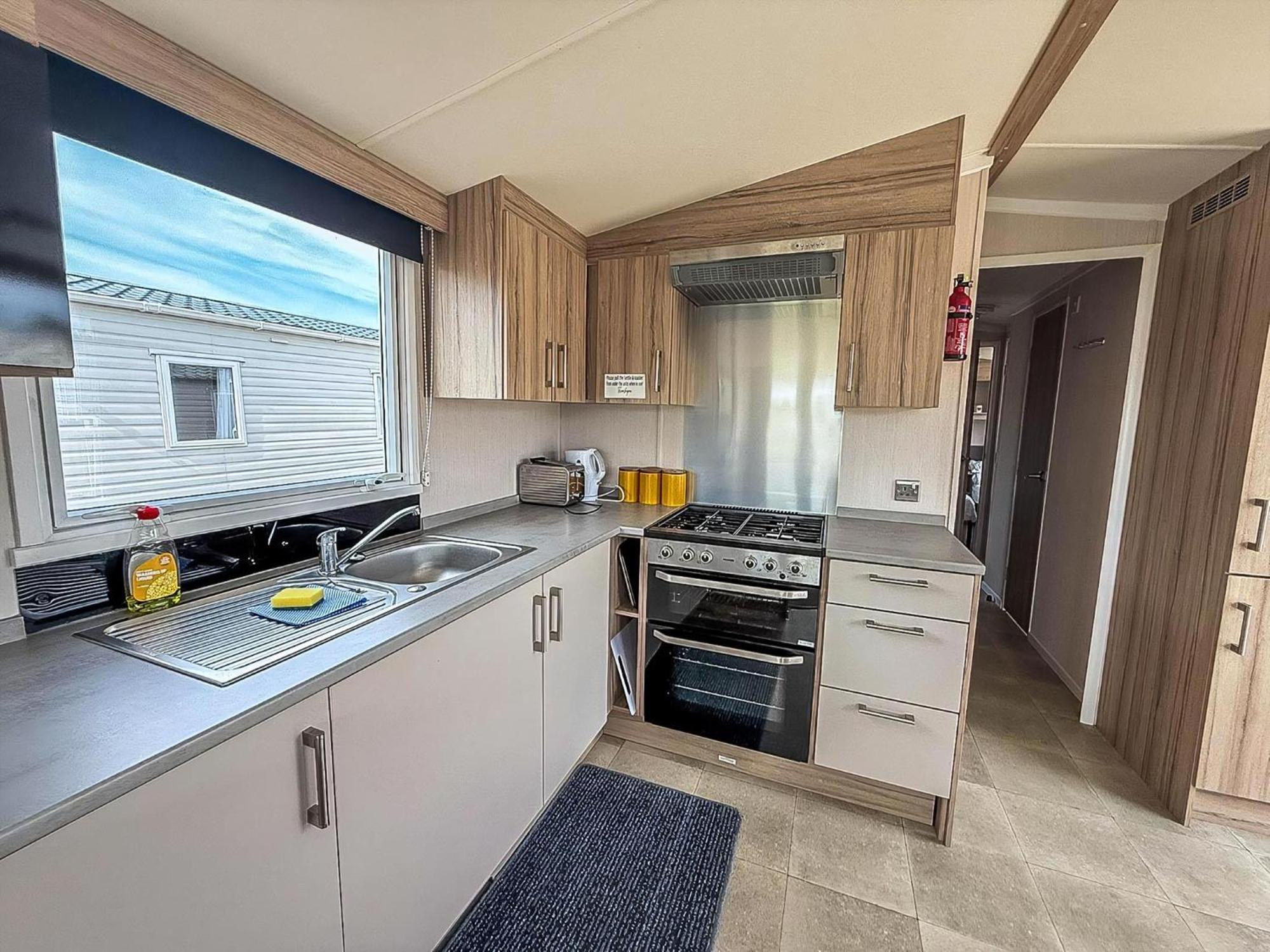 6 Berth Caravan With Decking At Sunnydale Holiday Park Ref 35243Kg Louth (Lincolnshire) Exterior foto